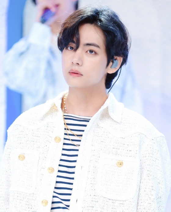 BTS V Top Spot in Japanese popularity rankings