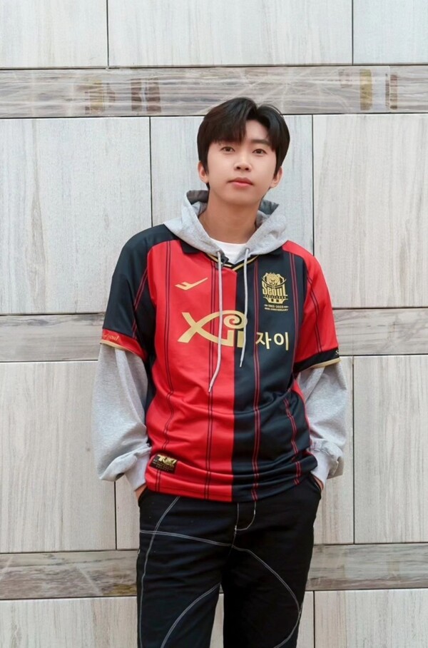임영웅, 이제 男心 까지 접수한 찐 국민 가수 < 일반 < K-POP < 기사본문 - 아이즈(ize) 임영웅, 이제 男心 까지 접수한 찐 국민 가수
