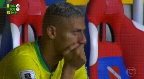 Richarlison chorava após ser substituído na última partida da seleção.  /Foto=Comunidade on-line