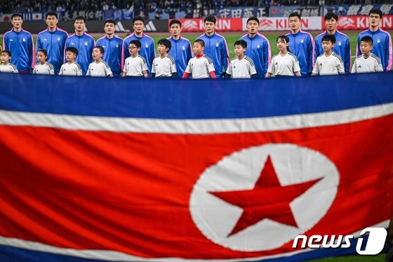 지난 21일 일본 도쿄에서 2026 북중미 월드컵 아시아 지역 2차 예선 원정경기를 치른 북한 축구대표팀. /AFP=뉴스1