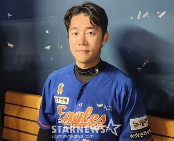 폭풍 오열한 '28세 무명투수', 인고의 1553일→좌절은 희망이 됐다 < 야구 < 스포츠 < 기사본문 - 아이즈(ize) 폭풍 오열한 '28세 무명투수... 