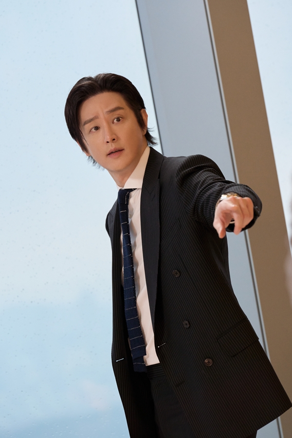 권율의 '오십프로' 빌런 쇼맨십