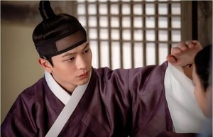 '귀궁' 육성재, 김지연 바라보는 눈빛이 달라졌네…로...