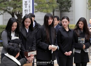 솔로 활동설 불거진 뉴진스, 알고 보니 재판에만 집중