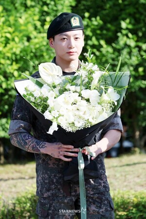 "즉시 폐기, 진심으로 죄송"..정국, 日 우익 문구 논...