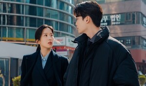 '서초동' 이종석-문가영,  식사자리서 치열한 법률공...