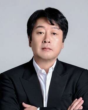 김윤석, 이성민과 한솥밥...호두앤유 떠나 HB엔터 行