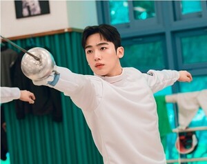 '트라이' FM 주장 김요한, 럭비복 대신 펜싱복 풀세팅
