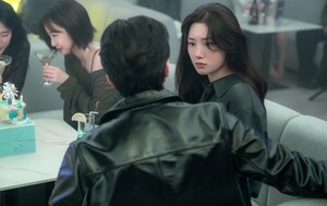 '에스콰이어' 정채연에 클럽서 대시한 플러팅남 정체...